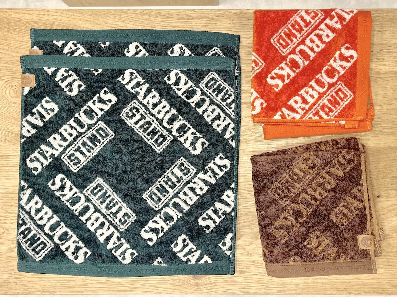 STARBUCKS STAND by BEAMSのロゴハンドタオル