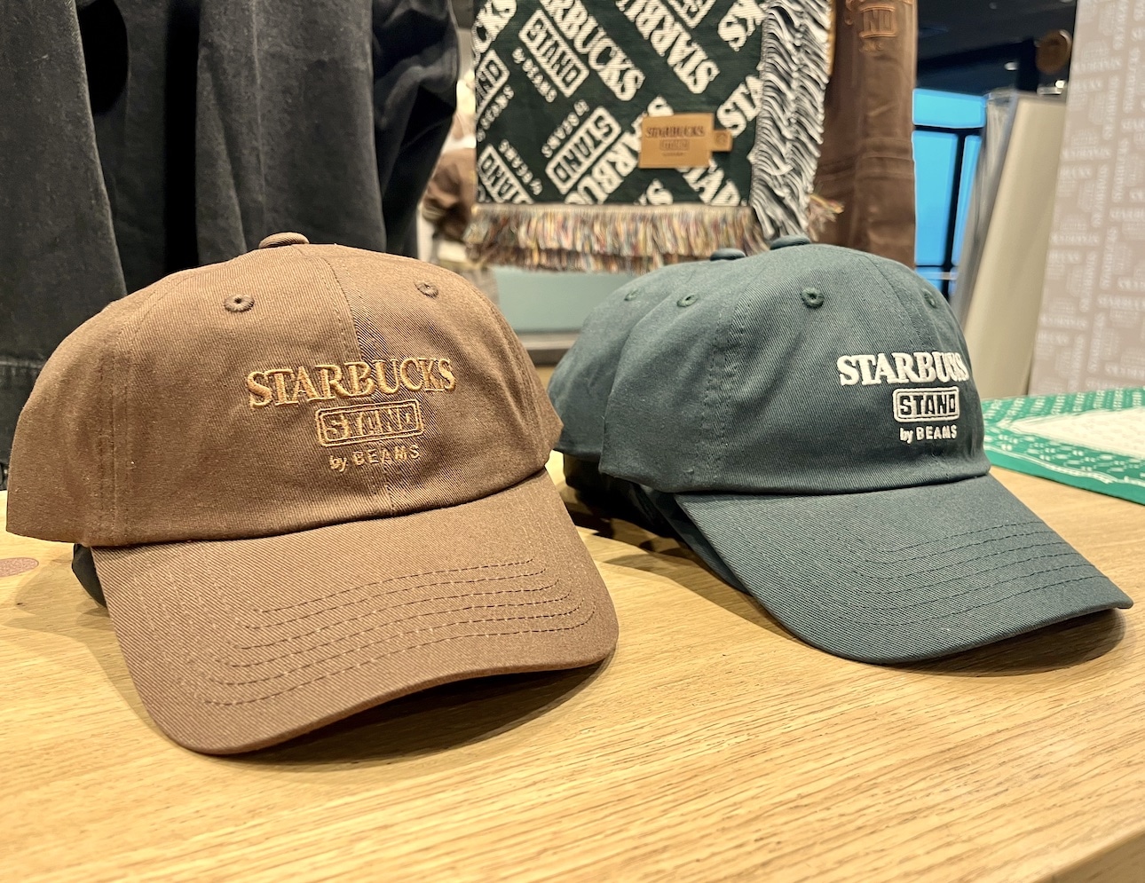 STARBUCKS STAND by BEAMSのロゴキャップ