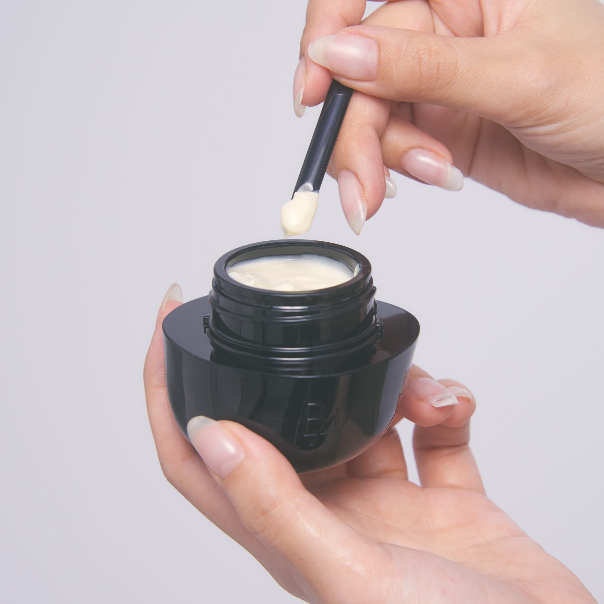 B.A クリームをすくうところ。