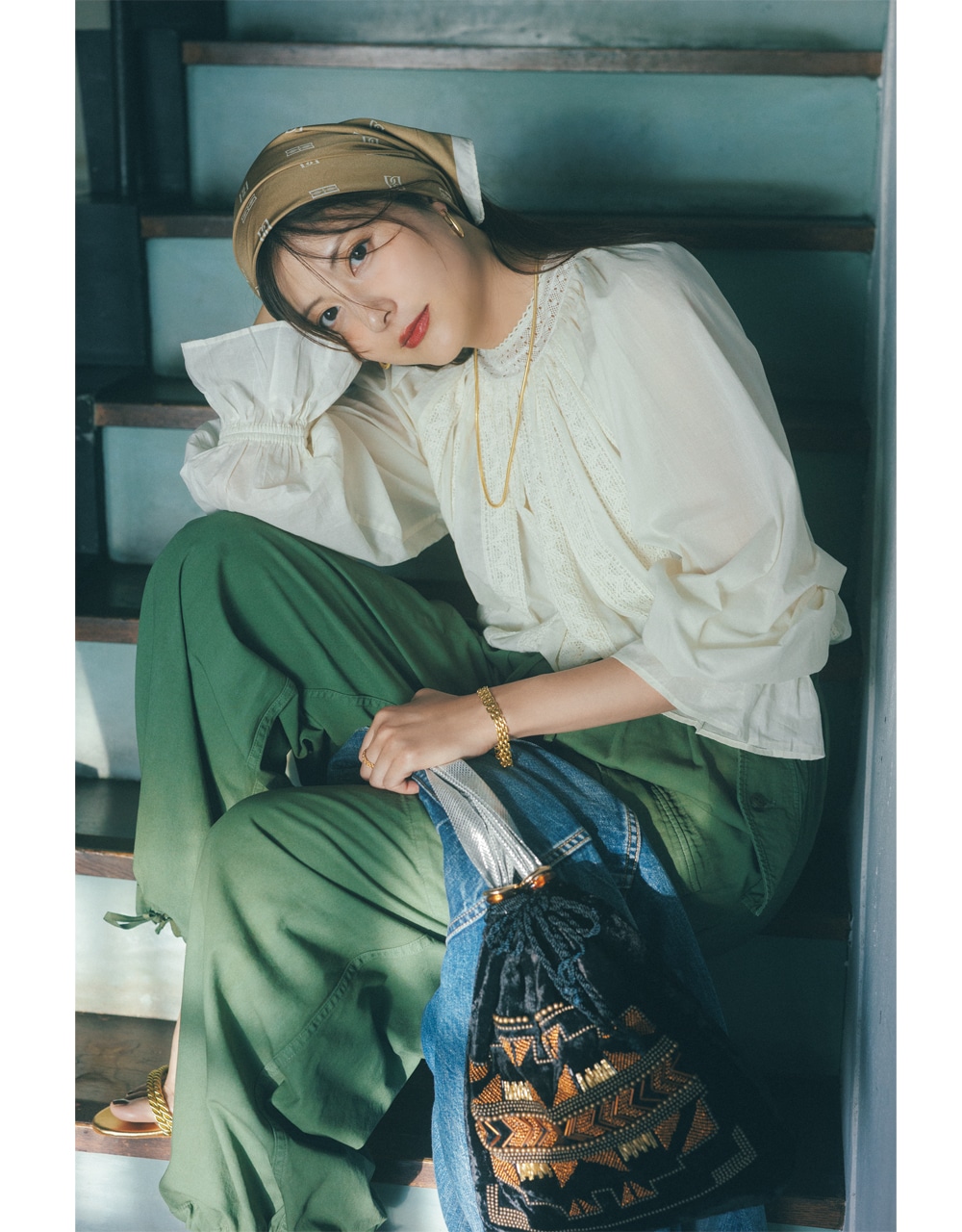 レースブラウスコーデ 佐藤ありささん