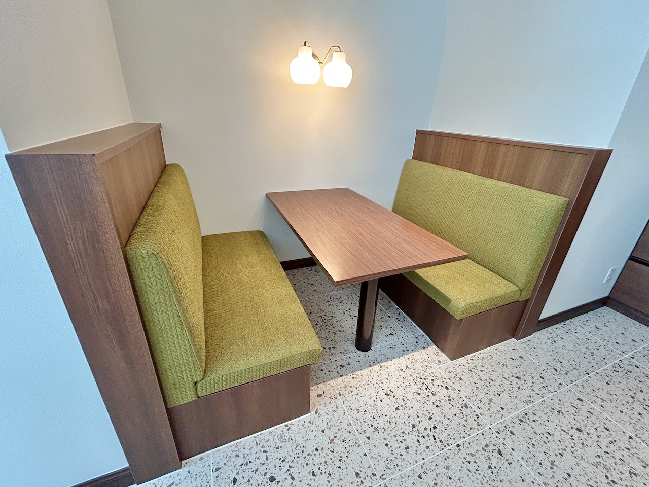 八芳園洋菓子店　ソファ席