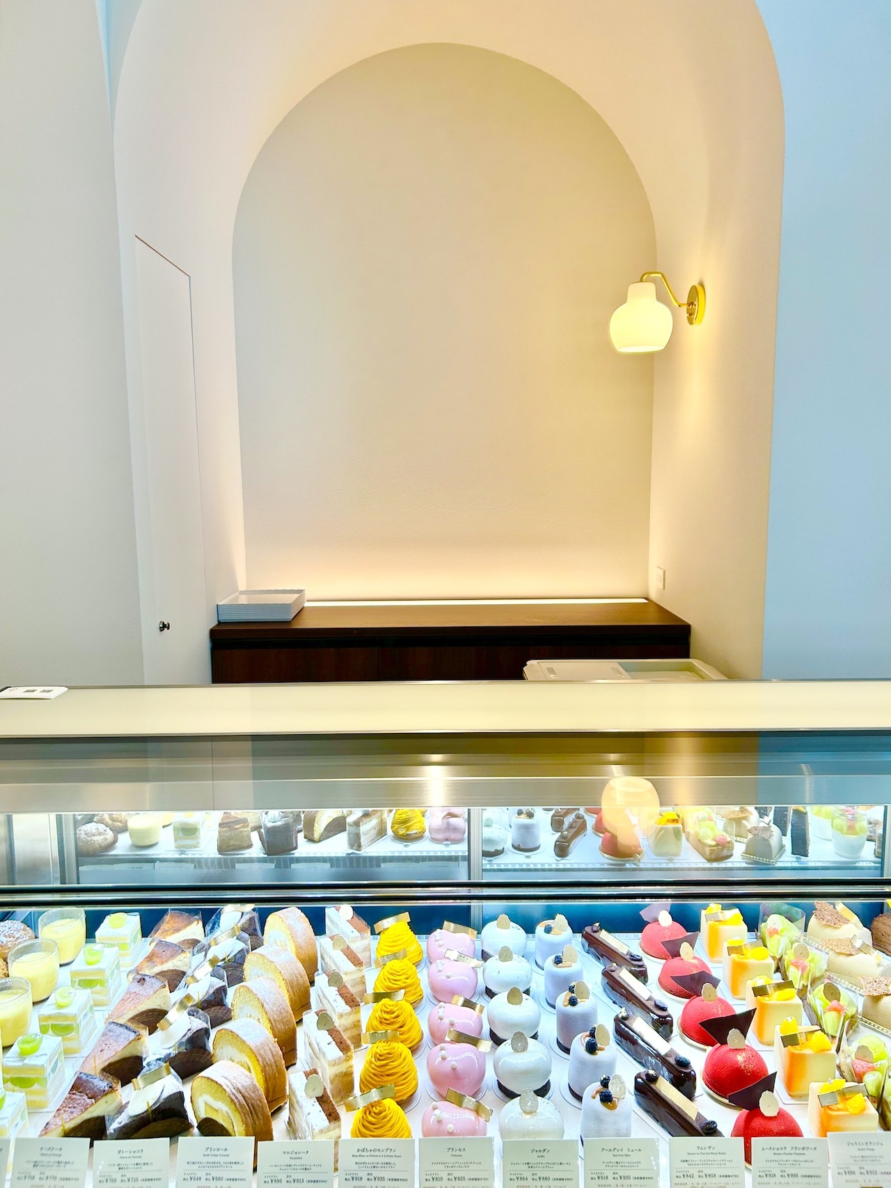 八芳園洋菓子店　ガラスショーケース