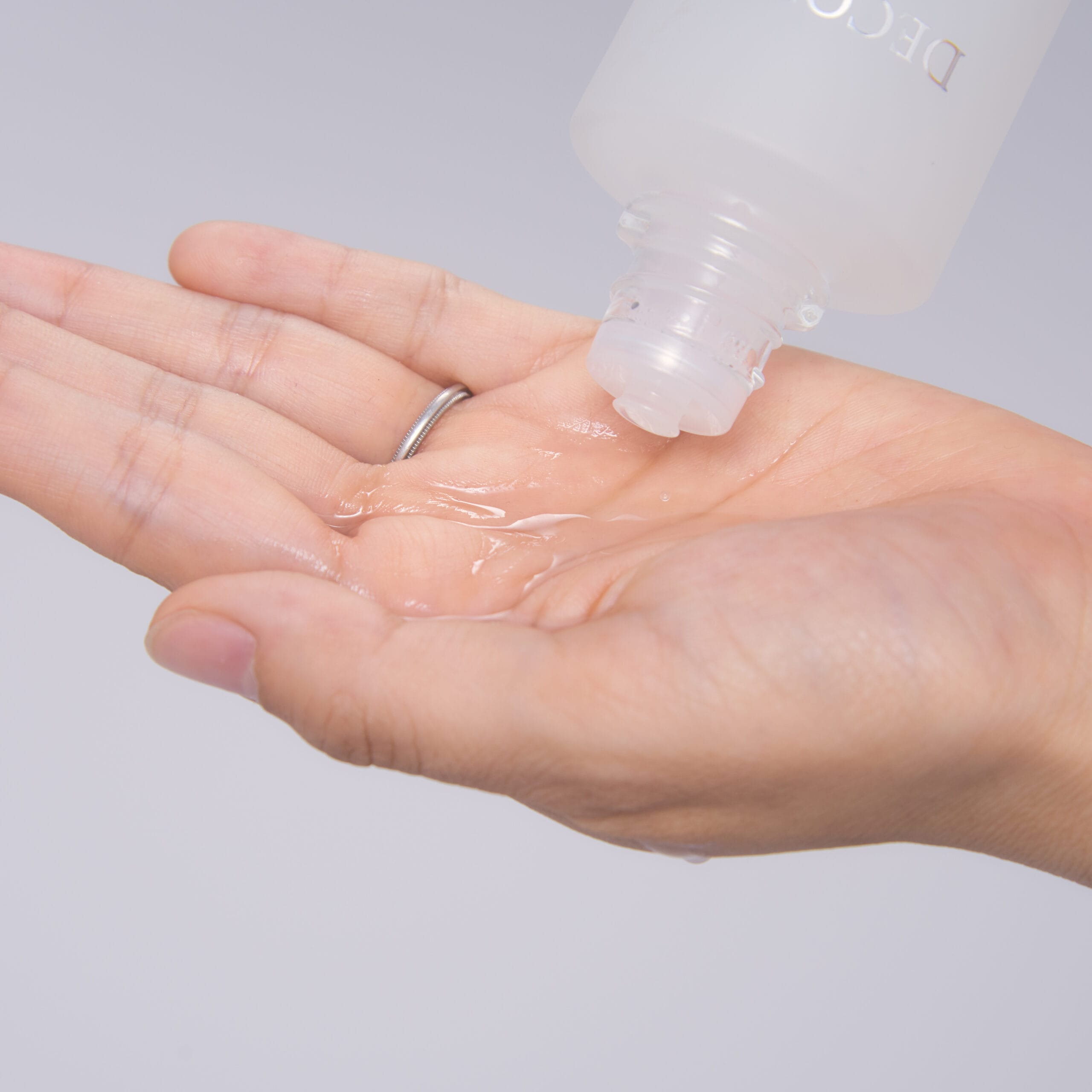 ユース パワー エッセンス ローションのテクスチャー。