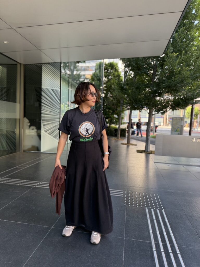 徳永千夏さんのスニーカーの着用コーディネート ニューバランス204Ｌ」