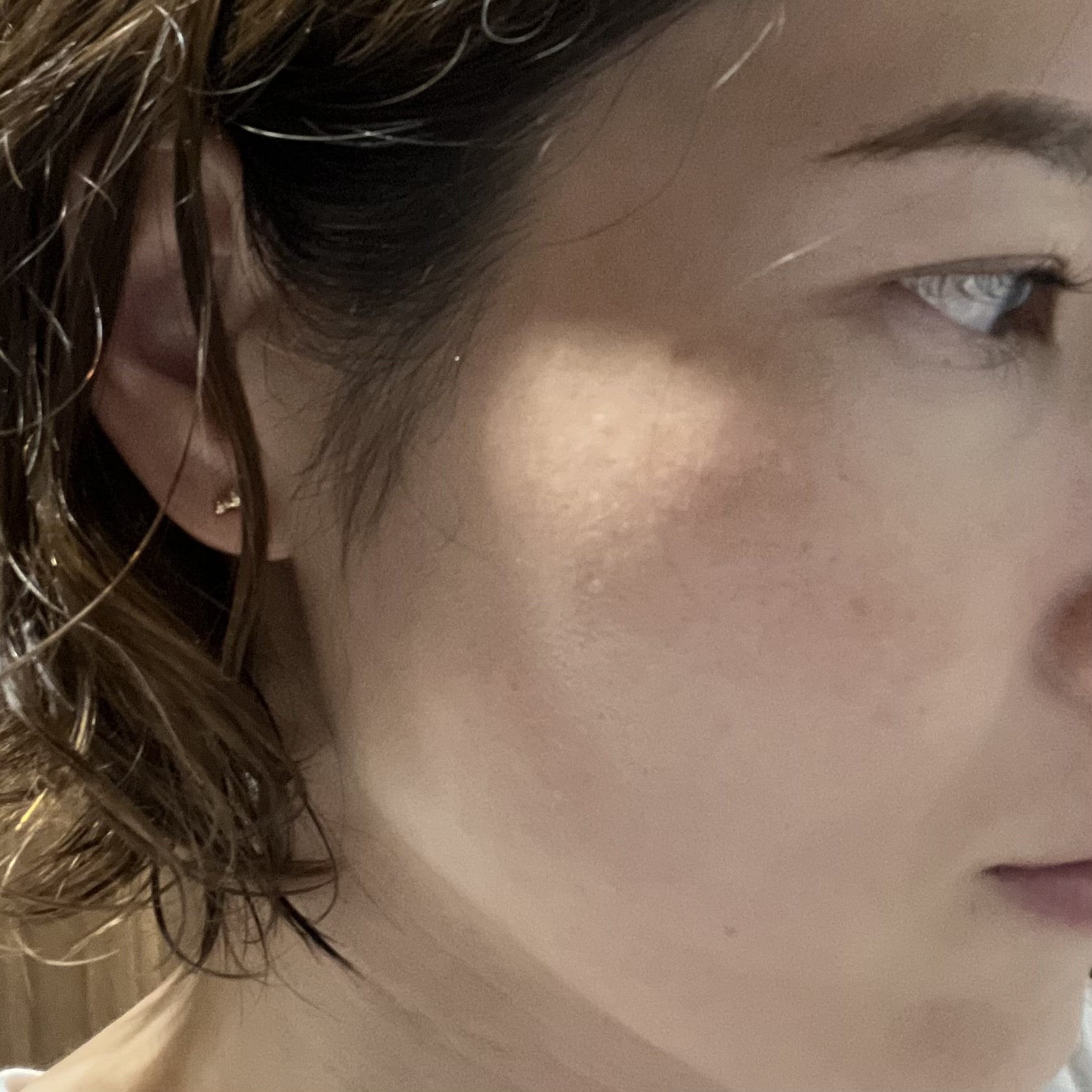 顔　ファンデーション