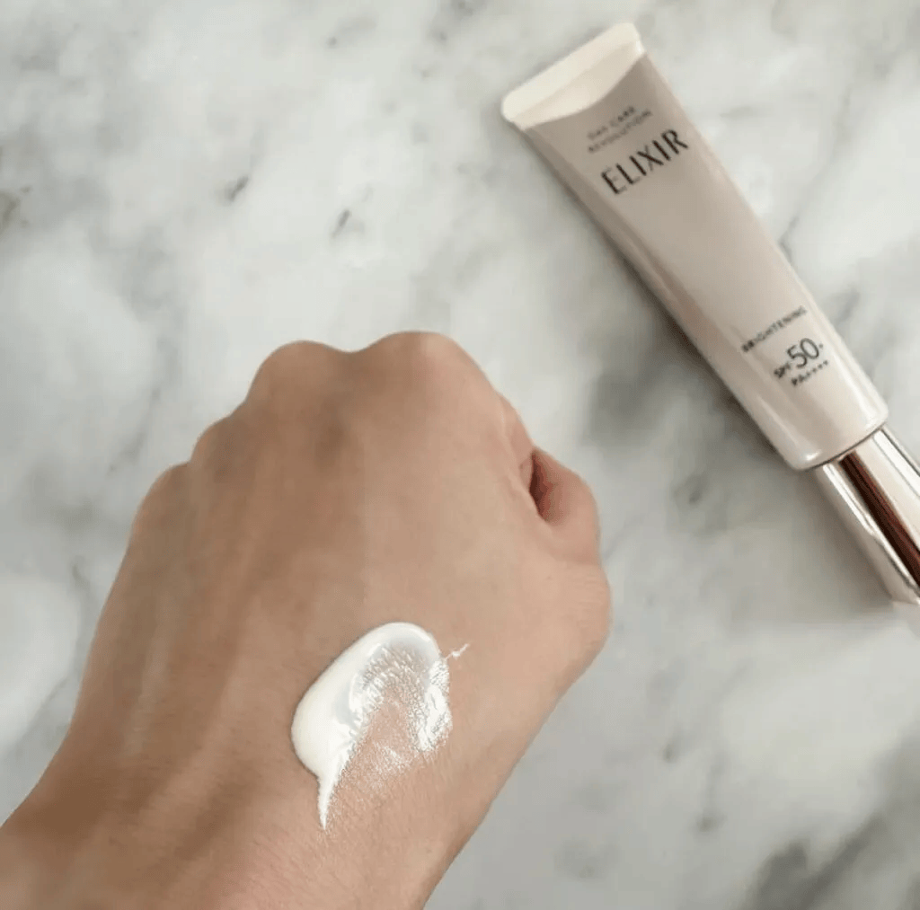 エリクシール「デーケアレボリューション ブライトニング ＋ba」手に出したところ