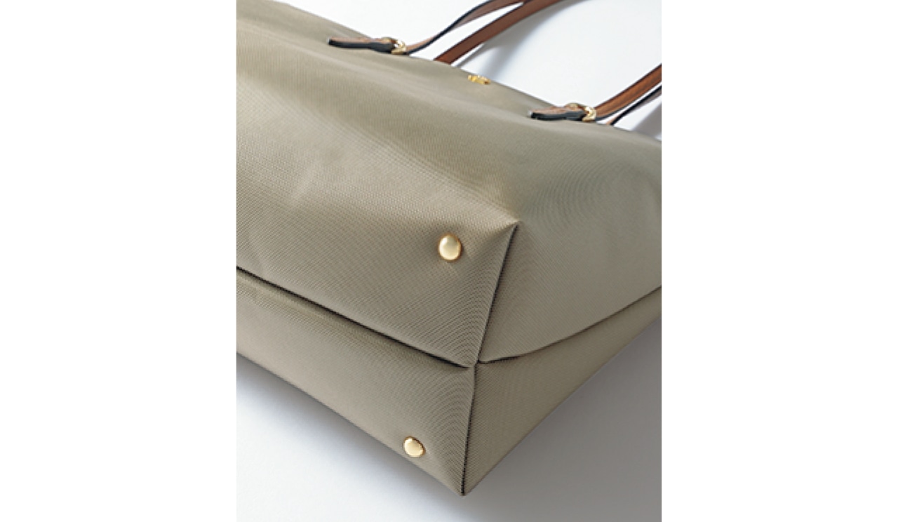 底びょう付きでしっかり自立！