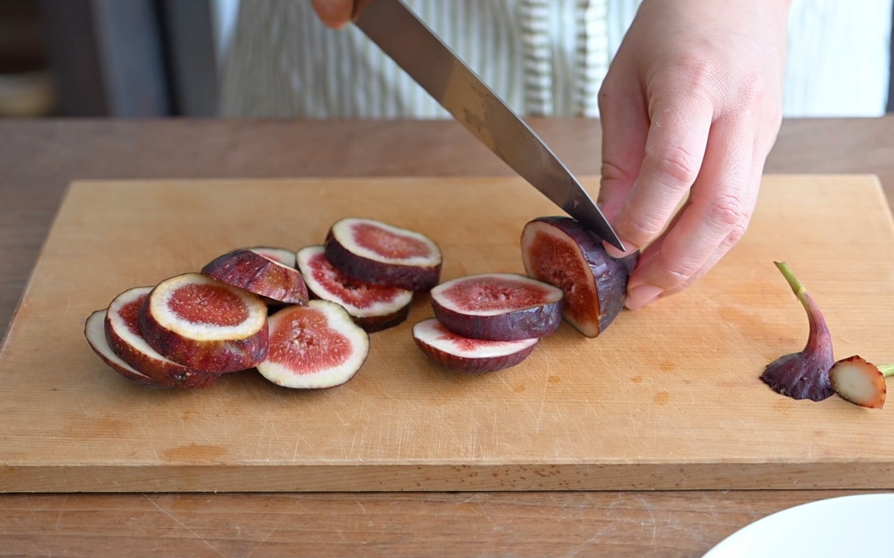 いちじくを１cm程の輪切りにして③の上に並べ、