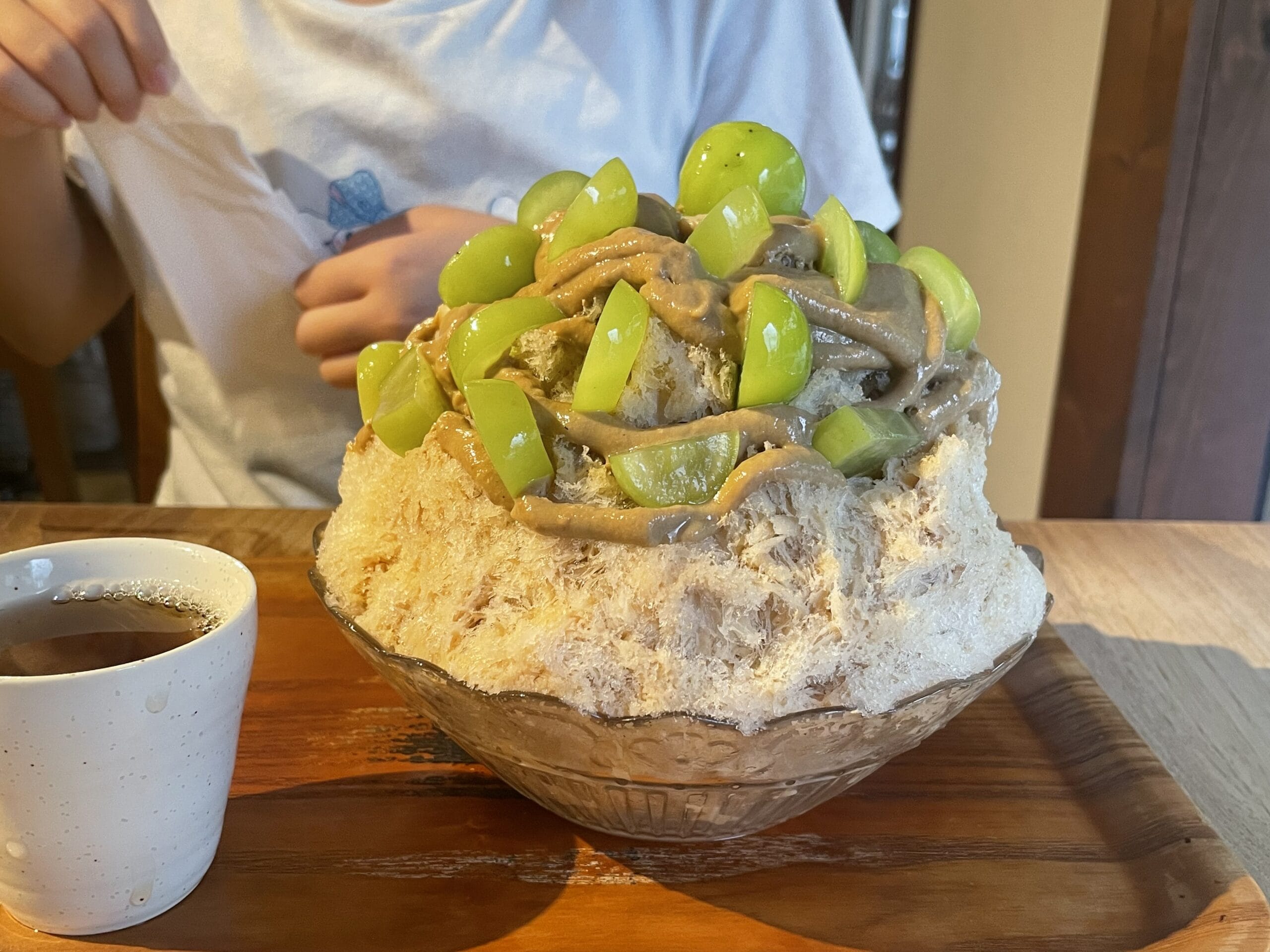 カフェクノップゥのシャインマスカットアールグレーかき氷の写真