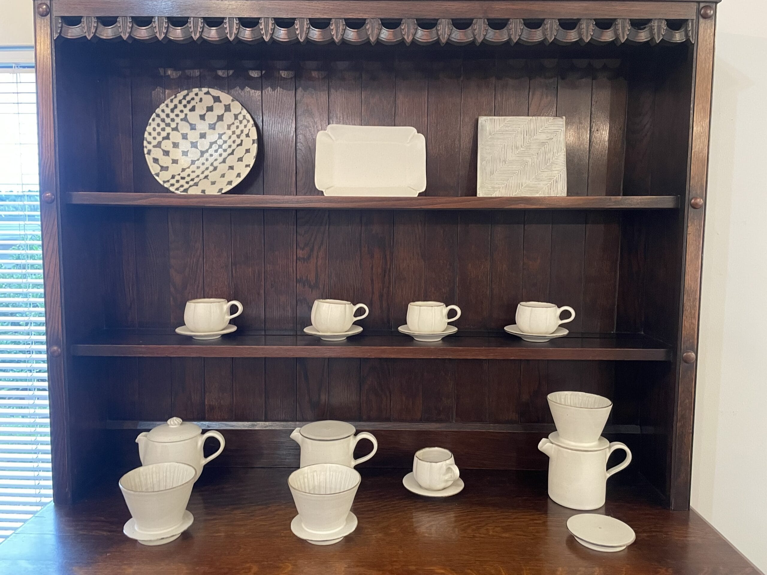 寺家ふるさと村のギャラリーJIKE HAUSで開催中の、「石岡信之　うつわ展」2025の様子【その3】