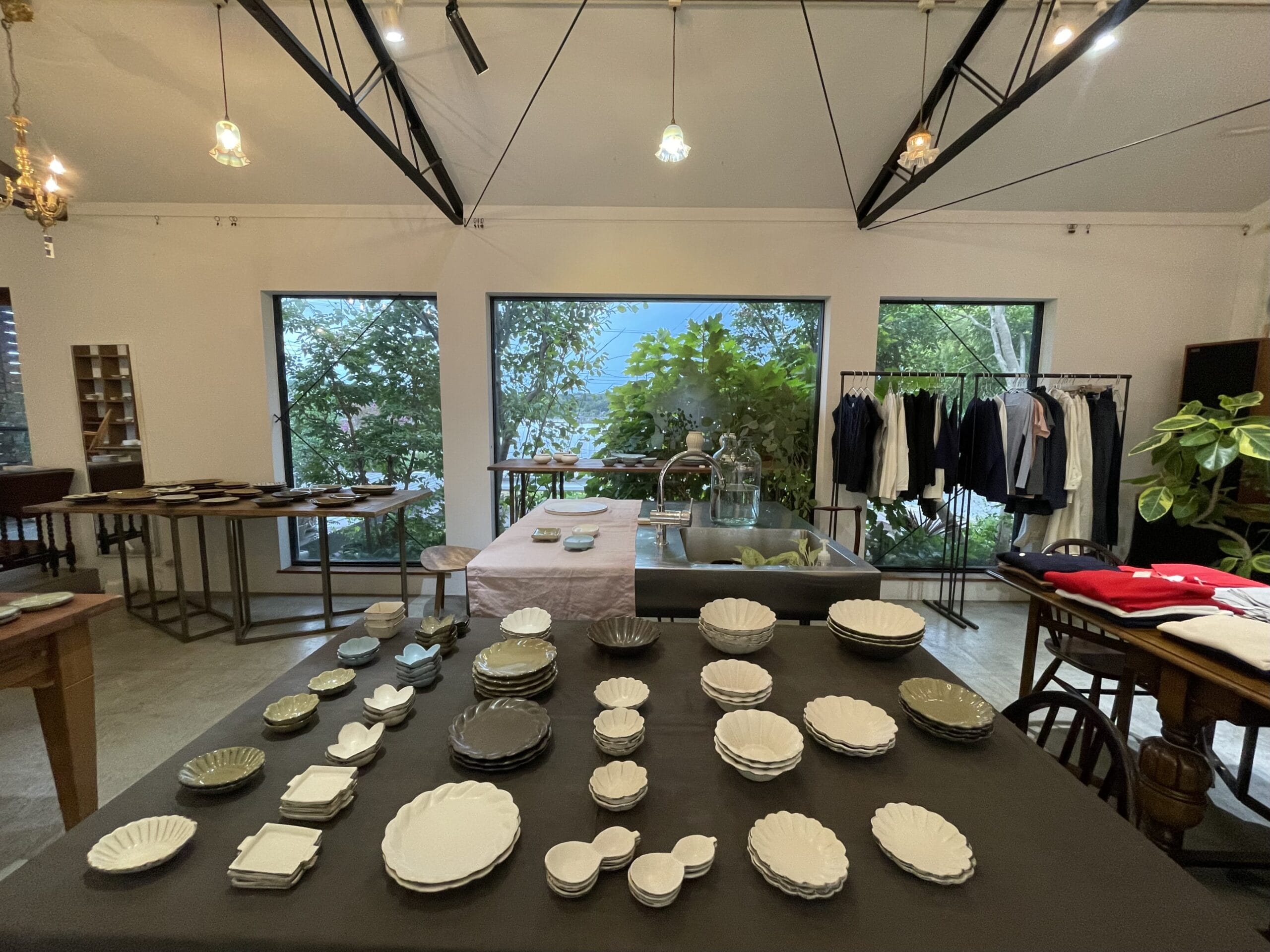 寺家ふるさと村のギャラリーJIKE HAUSで開催中の、「石岡信之　うつわ展」2025の様子【その6】