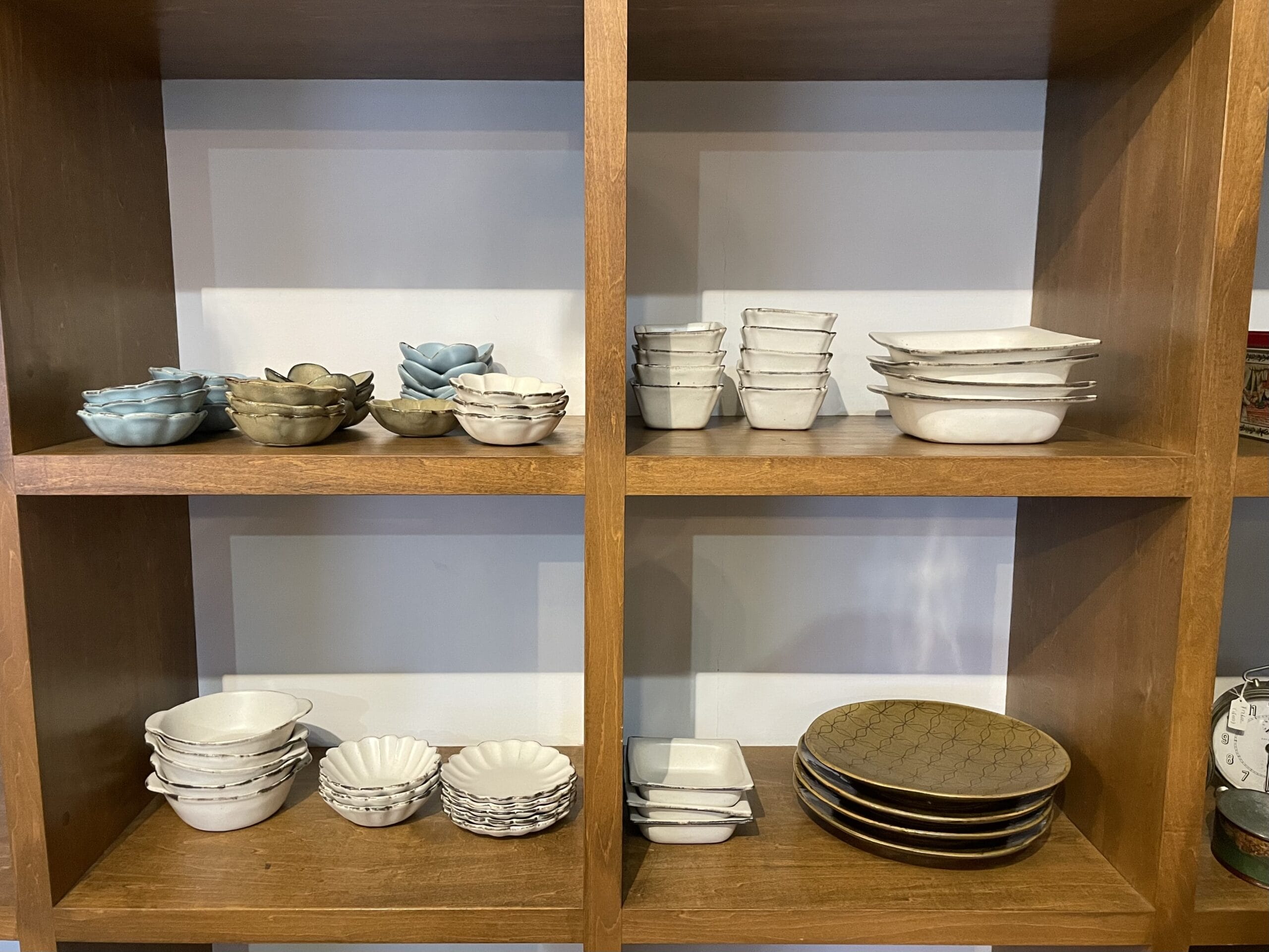 寺家ふるさと村のギャラリーJIKE HAUSで開催中の、「石岡信之　うつわ展」2025の様子【その11】