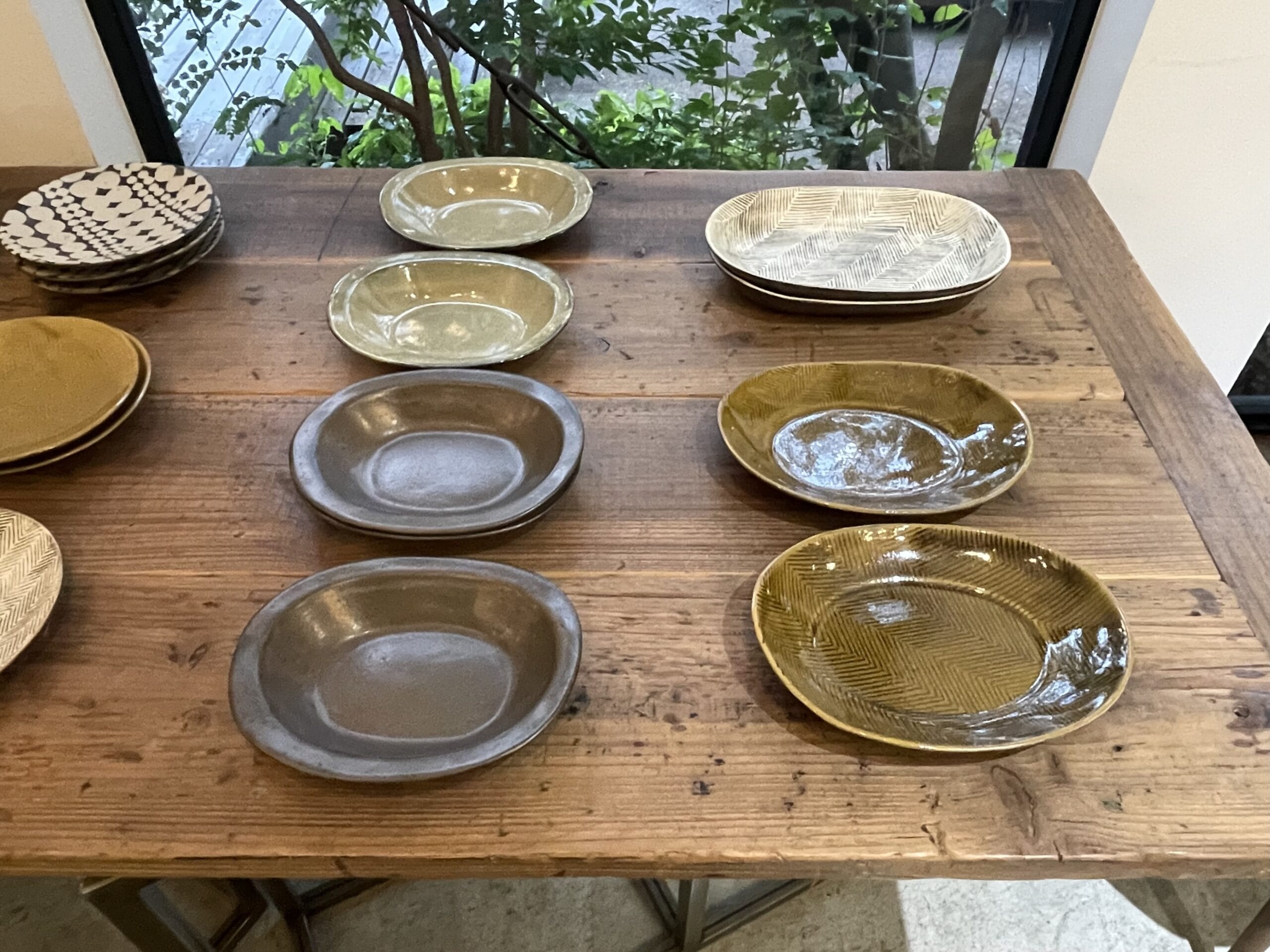 寺家ふるさと村のギャラリーJIKE HAUSで開催中の、「石岡信之　うつわ展」2025の様子【その8】