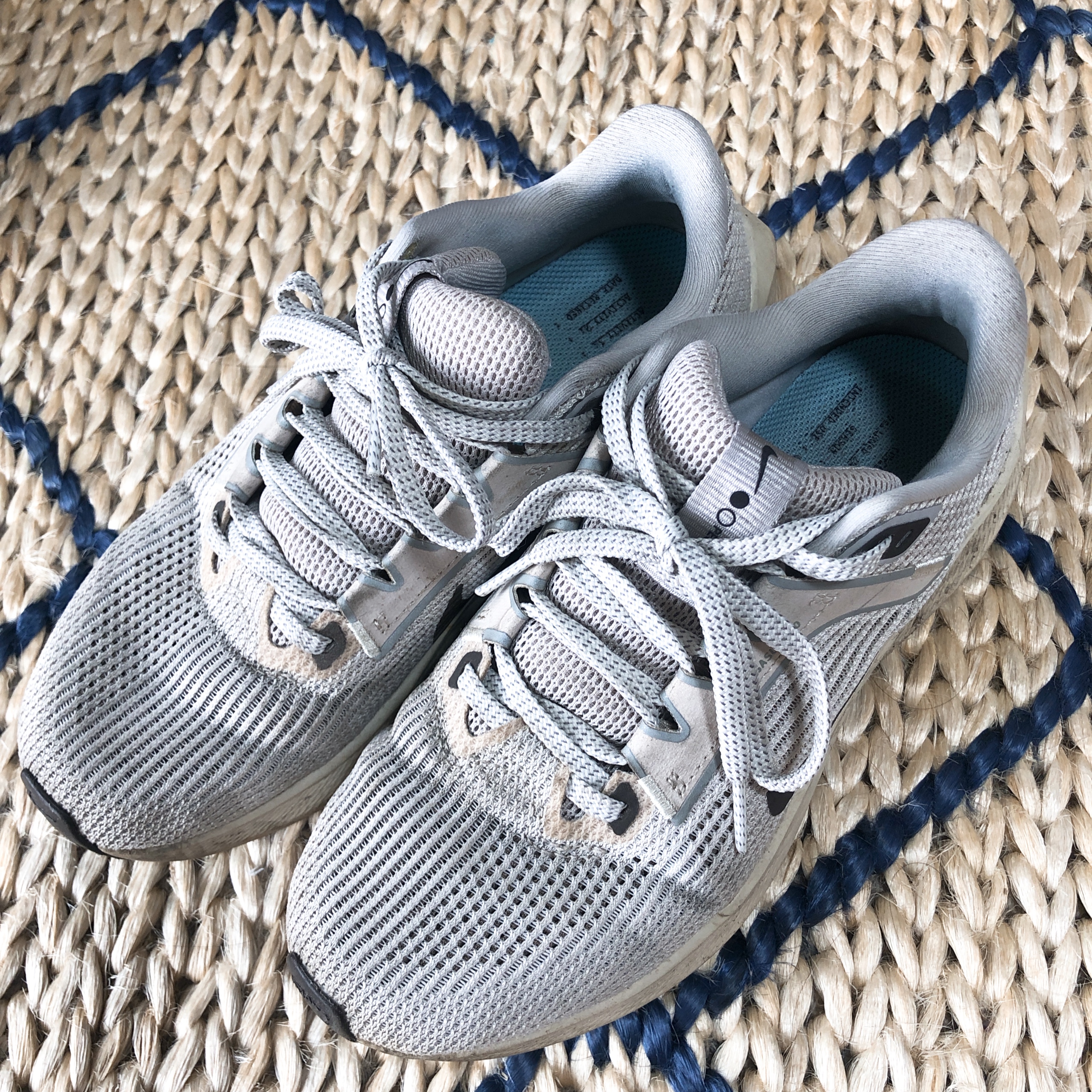 スニーカー　ニューバランス　ジャーマントレーナー　ナイキ　725