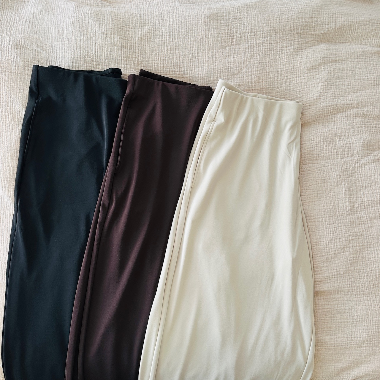 LEE100人隊がUNIQLOで購入したクレープジャージーストレートパンツ