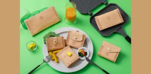 【イル ビゾンテ】日本限定「ロゴテープ コレクション」に注目！バッグ、財布…遊び心のあるデザインが素敵【2025新作】