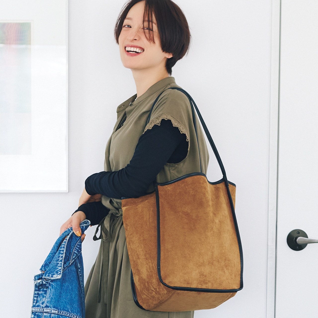 IOMMI（イオミ）スクエアショルダートートバッグ