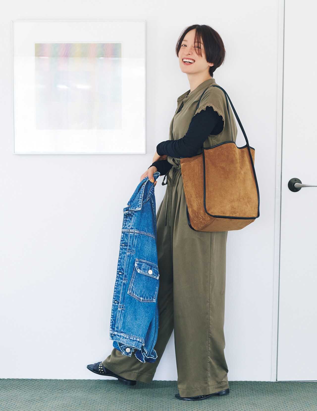 高山 都さんのIOMMI（イオミ）スクエアショルダートートバッグのコーデ