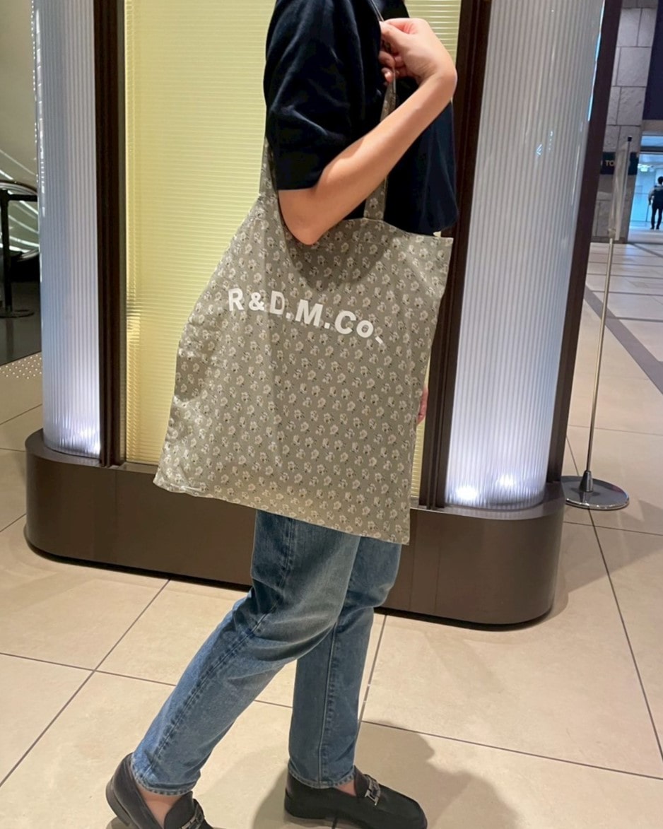 R&D.M.Co-
SMOKEY BURNET TOTE BAG
￥7,700　花柄トートバッグ