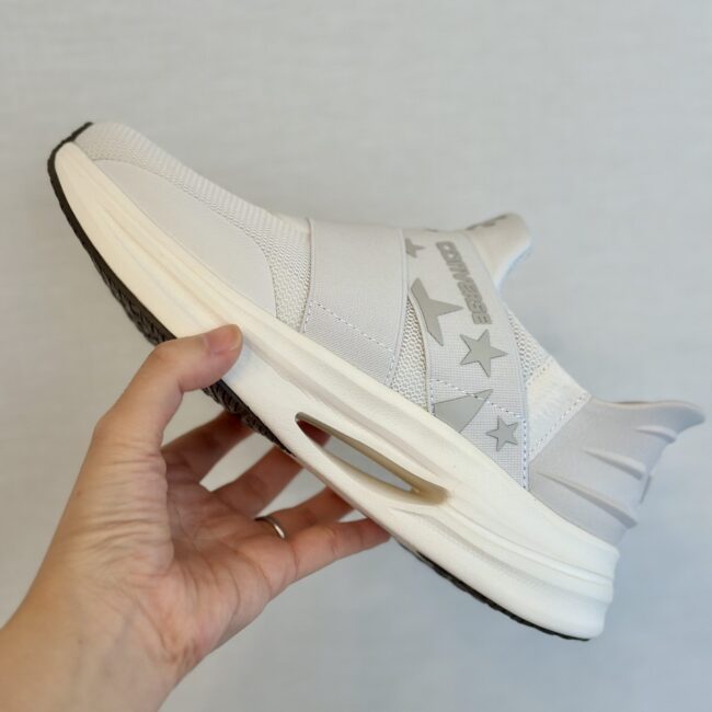 コンバースの新作ハンズフリースニーカー「CAVESTAR SLIT SLIDE XG」