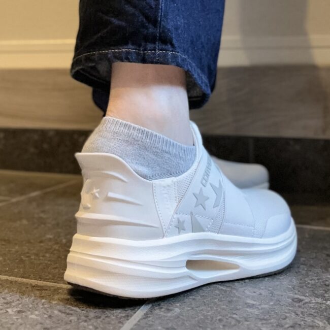 コンバースの新作ハンズフリースニーカー「CAVESTAR SLIT SLIDE XG」