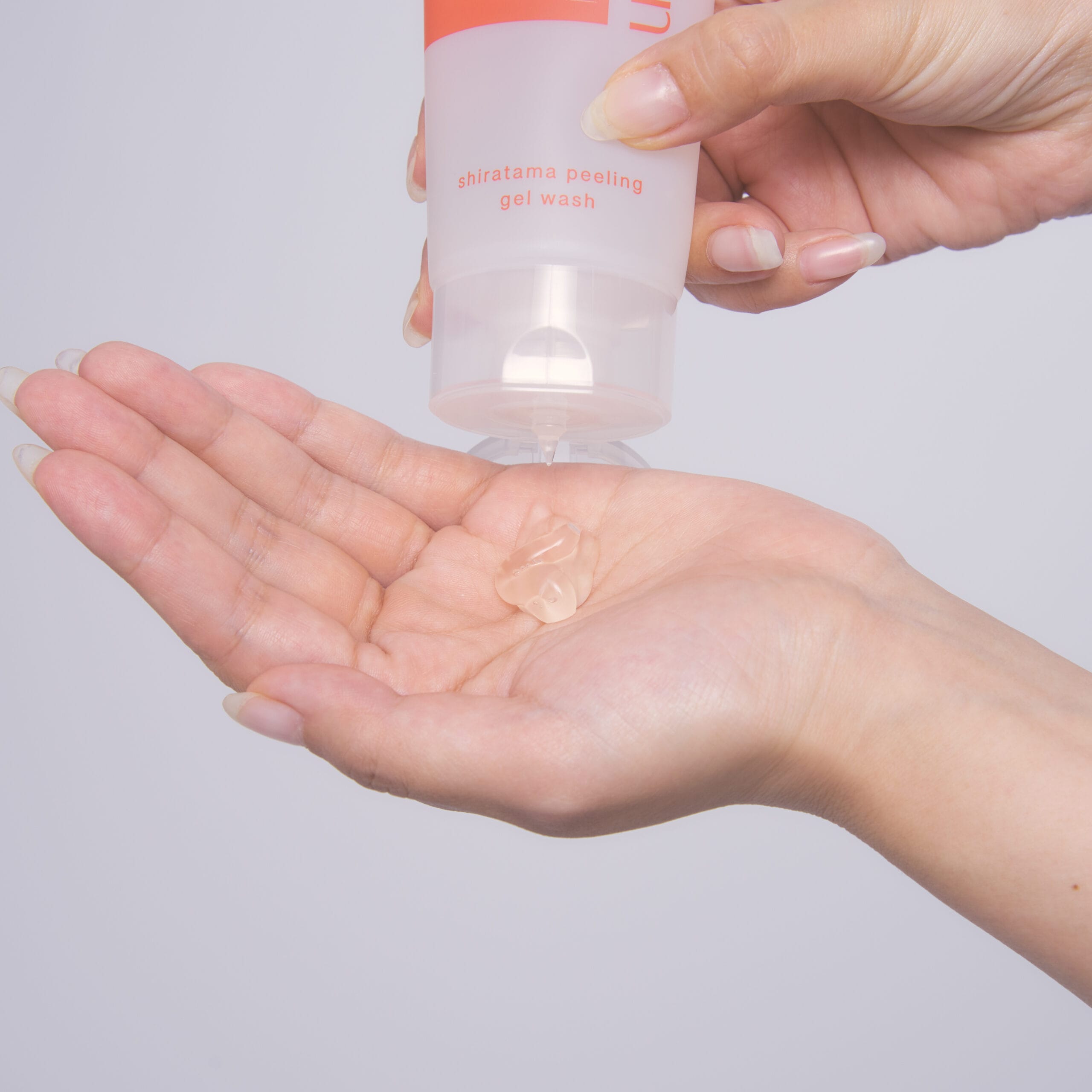 白玉ピーリングジェル洗顔のテクスチャー。