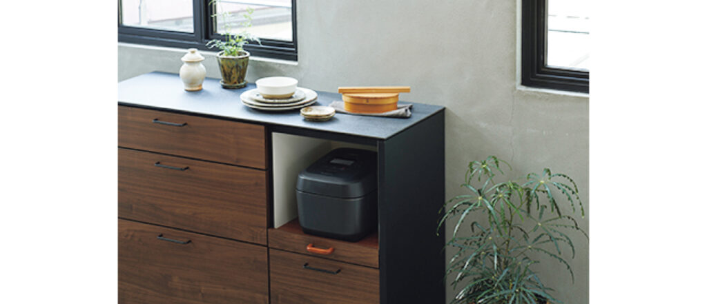 蒸気カット仕様なので、スライド式の棚の中にも置くことが可能