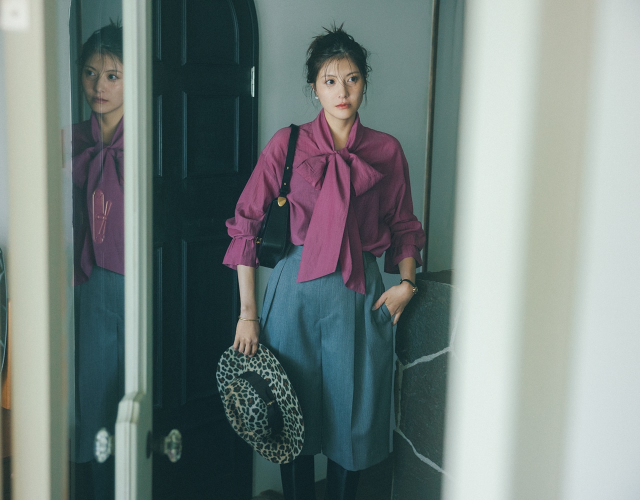 ノーメントのボウタイブラウスコーデ 佐藤ありささん