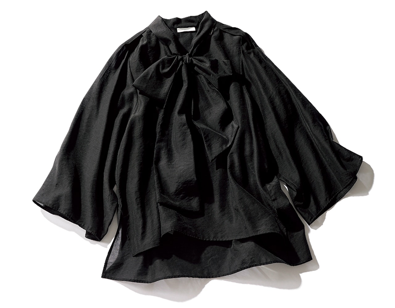 3.ebure（エブール）のボウタイブラウス　￥39600