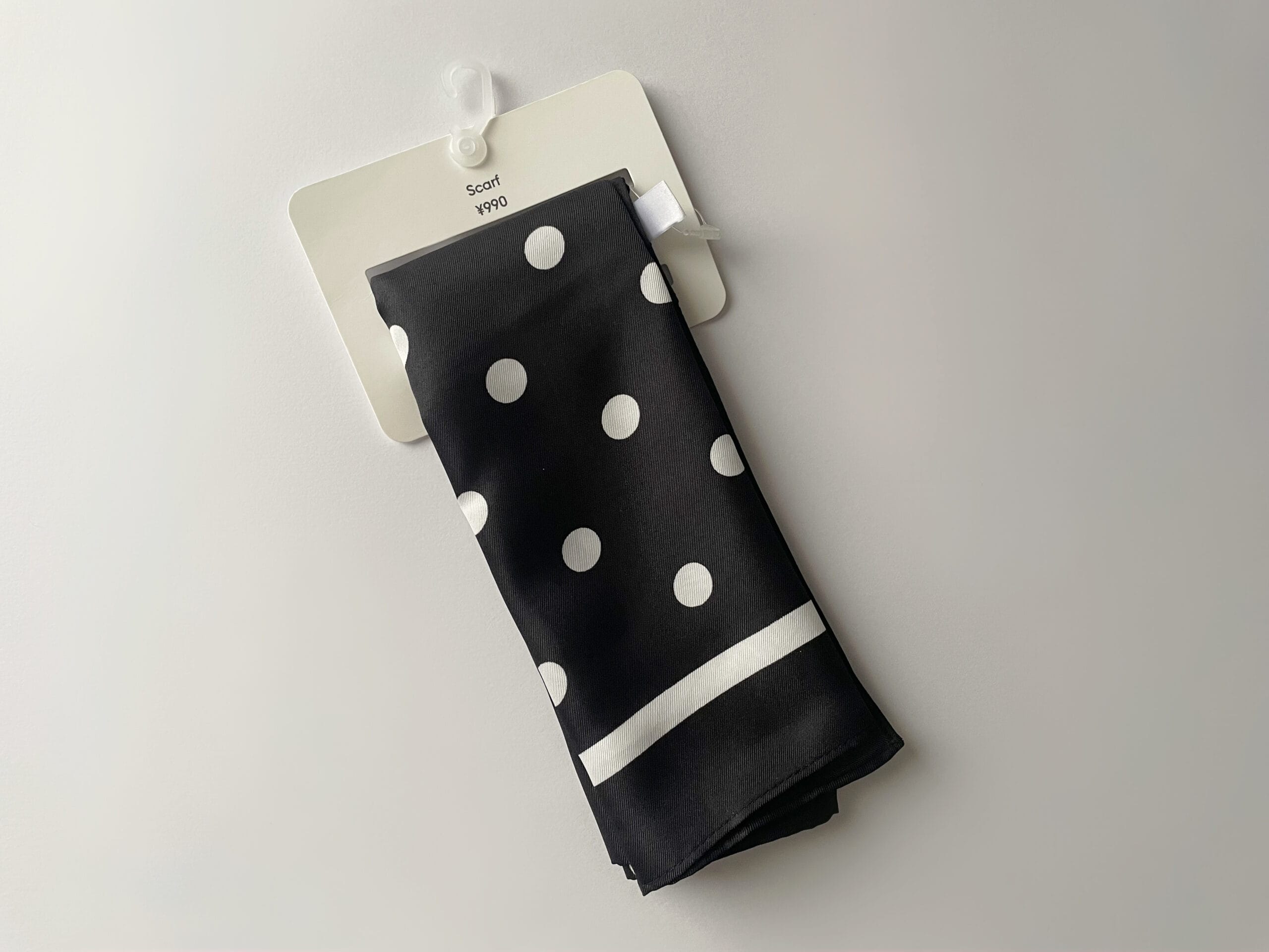 GUのドットスカーフ(BLACK)商品画像。