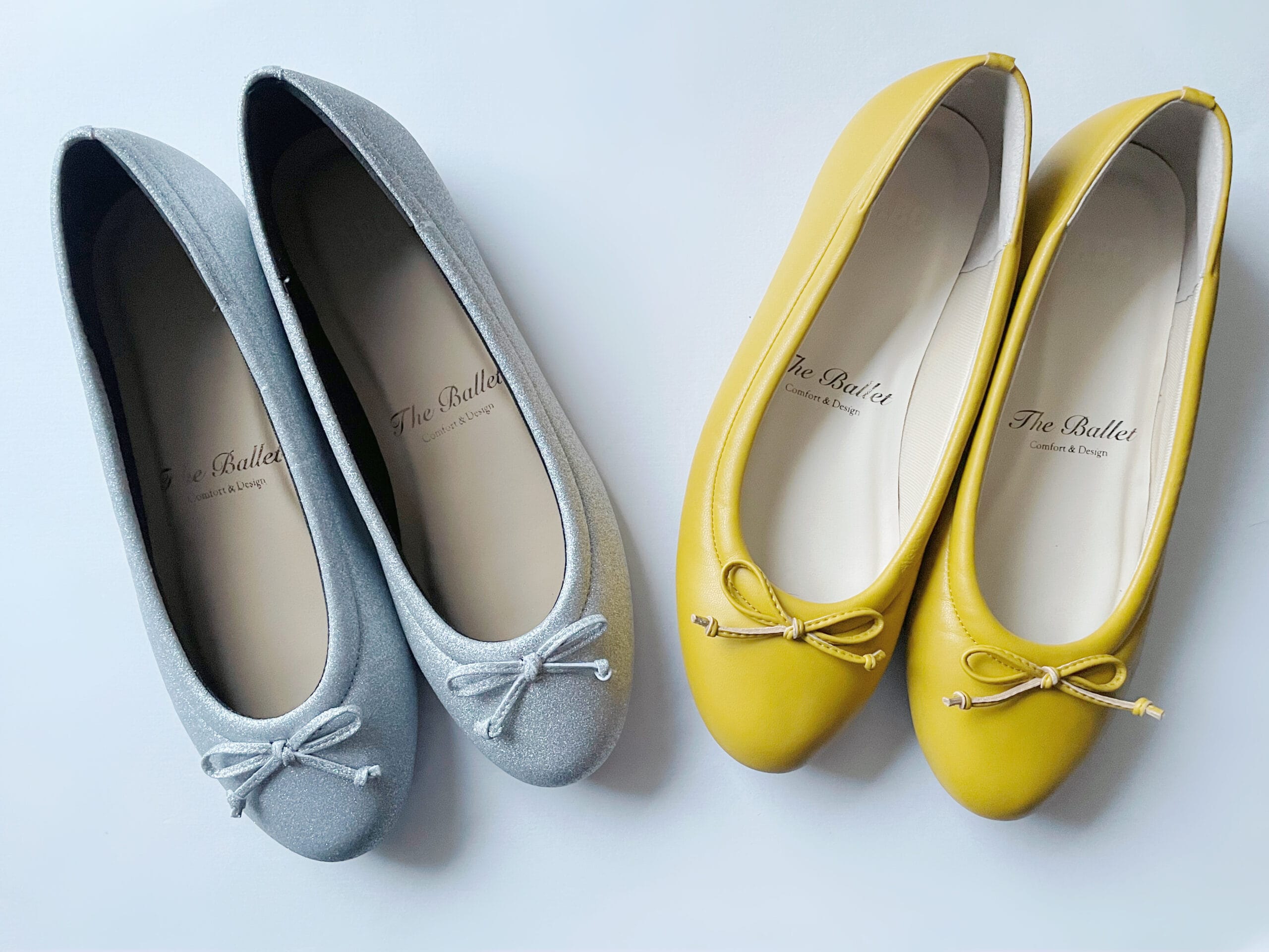 ABCマート限定のパフパンプス“COCOCee（ここちぃ）”シリーズのバレエパンプスのグリッター（左）とイエロー（右）が並んでいる。