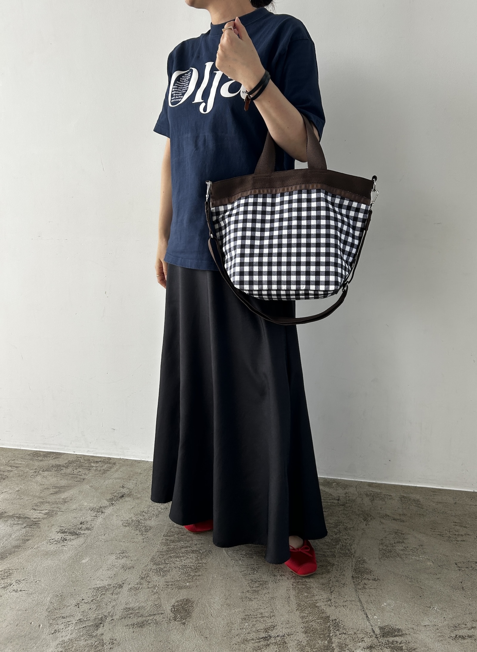 LeSportsac(レスポートサック)×LEEマルシェ 別注２Wayバケットトート　ロゴTコーデ