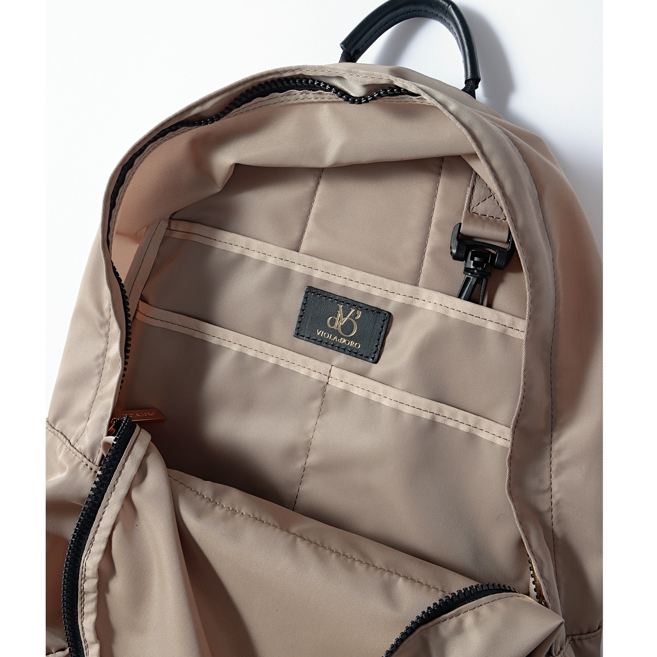 VIOLAd’OROのリュックの中身