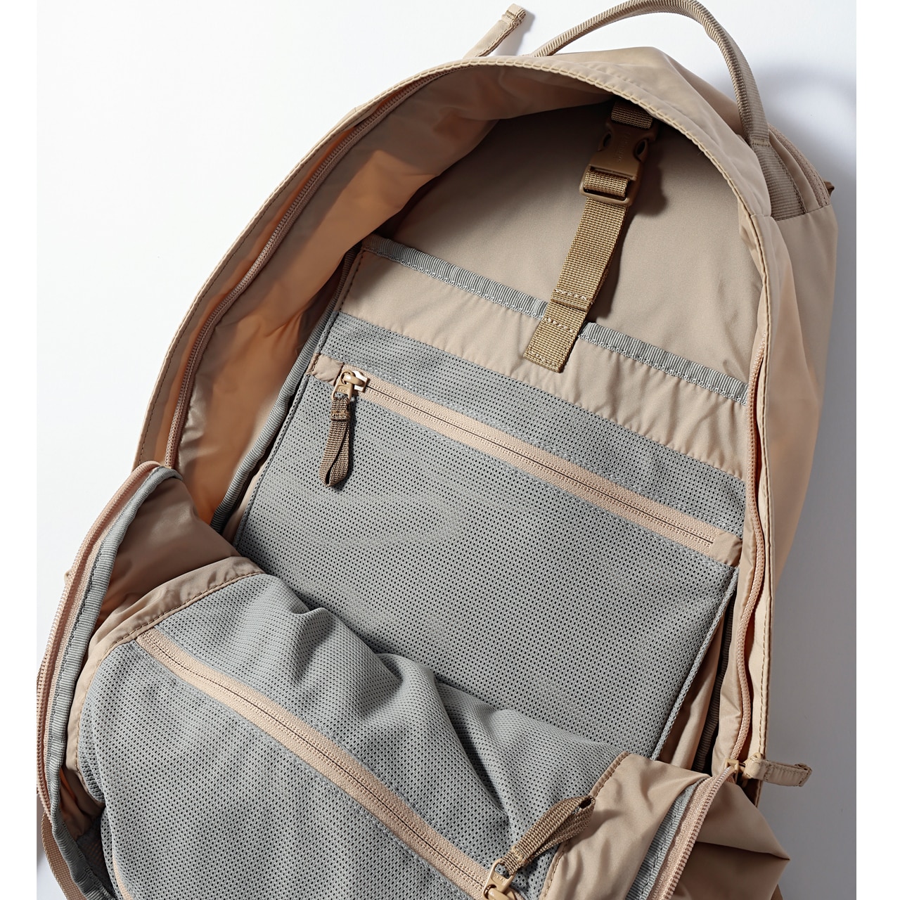 キャメルバックのリュックの中身