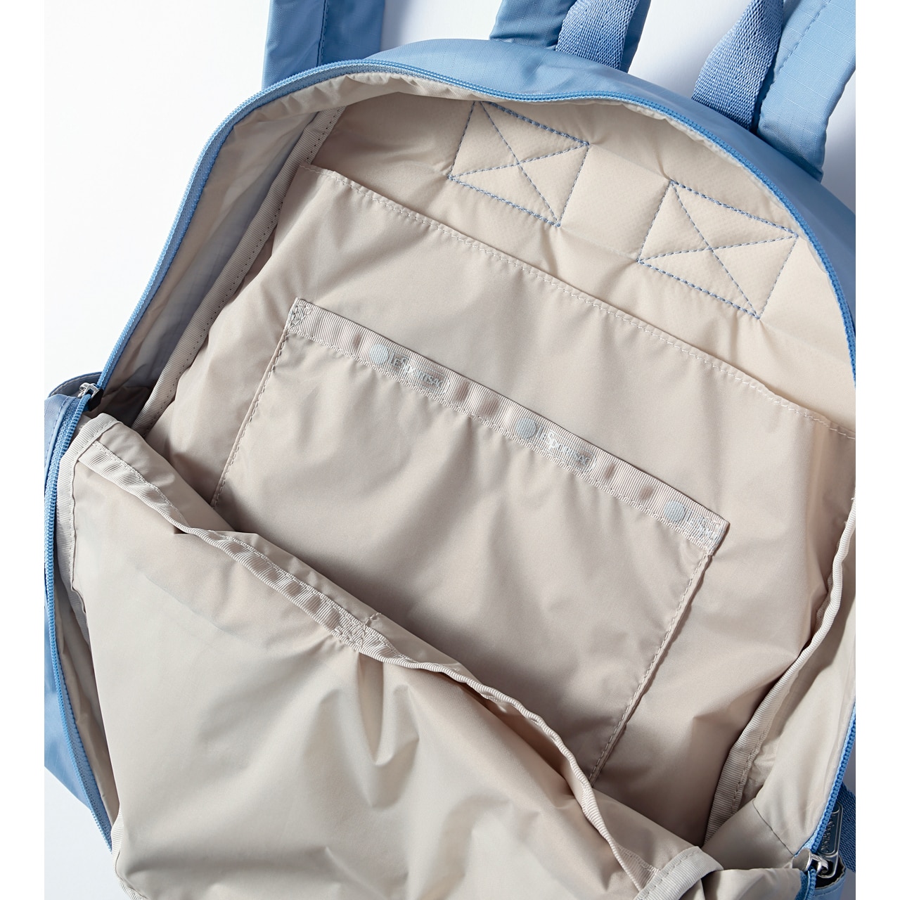 スポートサックのリュックの中身