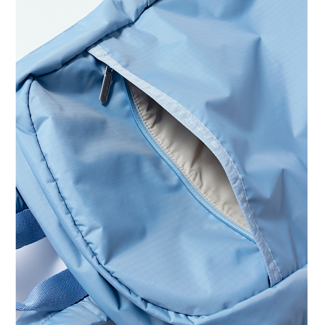 スポートサックのリュックの中身