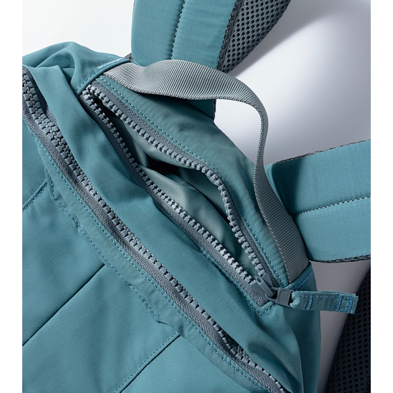 シエラデザインズのリュックの中身