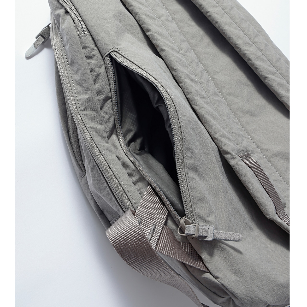 【ANUNFOLD（アヌンフォルド）】のリュックの中身