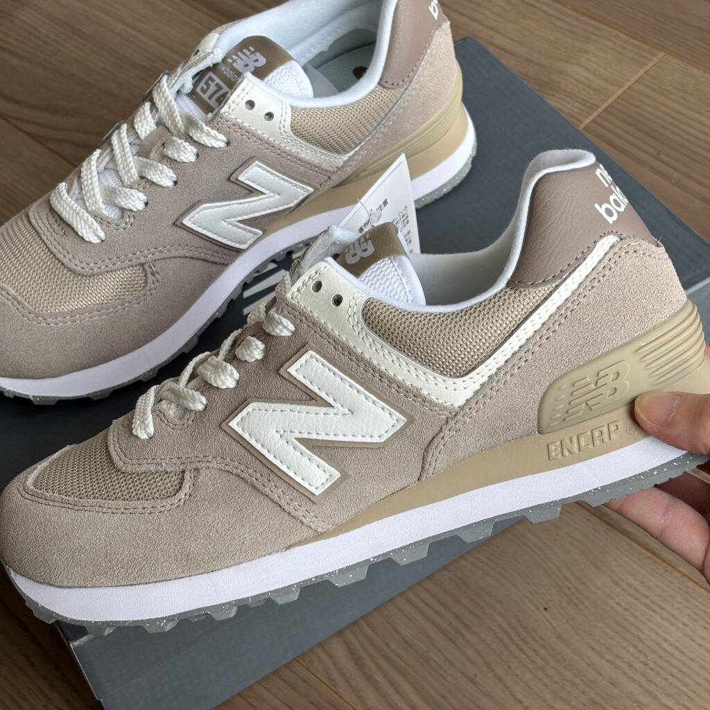 「ニューバランス574」ベージュ