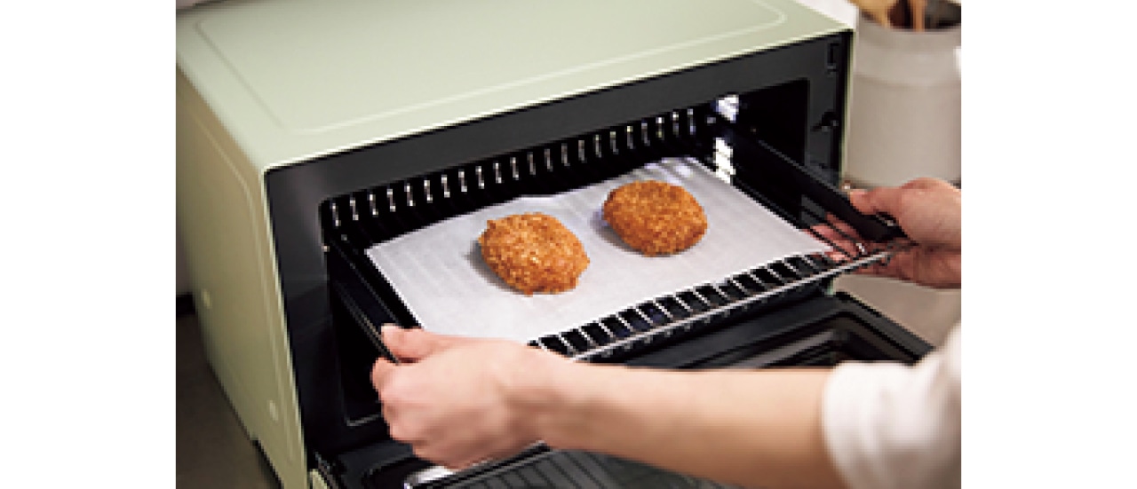 リベイクでは内部をレンジ加熱で温め、表面をグラファイトヒータでサクッと焼き上げます