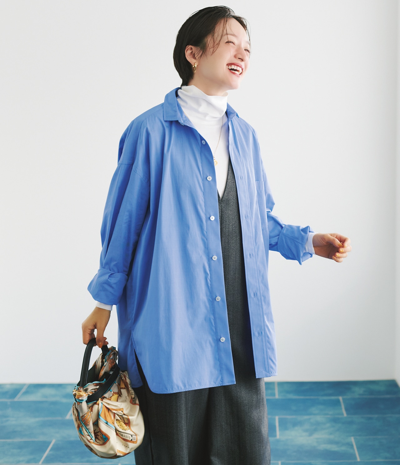 高山 都さんのTICCA（ティッカ）【洗える】スクエアビッグシャツuniのコーデ