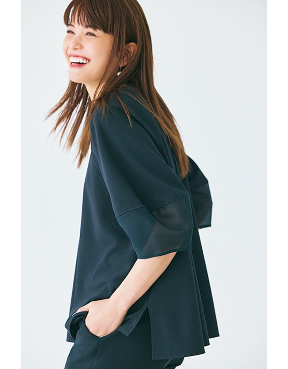 UVカットや防シワ加工などハイスペックな素材を採用。華やかな見た目をいい意味で裏切る高機能にも注目して。