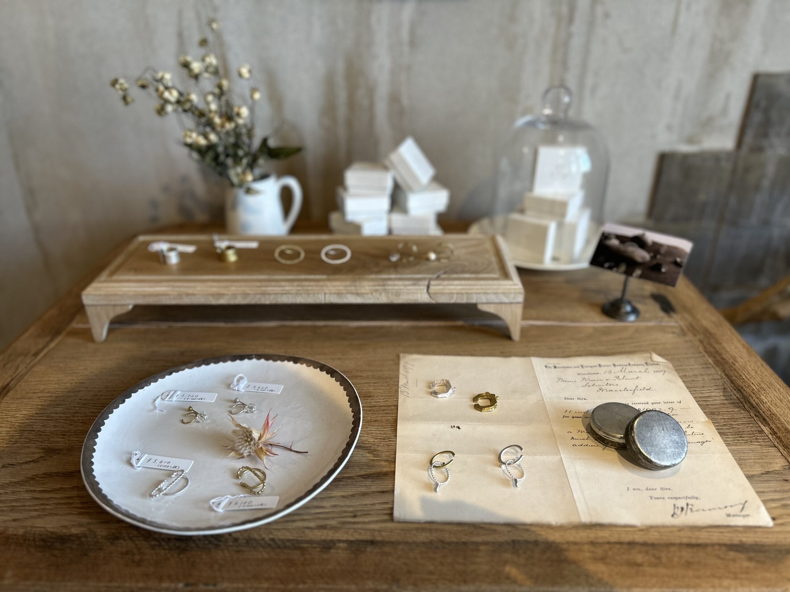 40代後半女性が欲しい真鍮のカジュアルアクセサリー