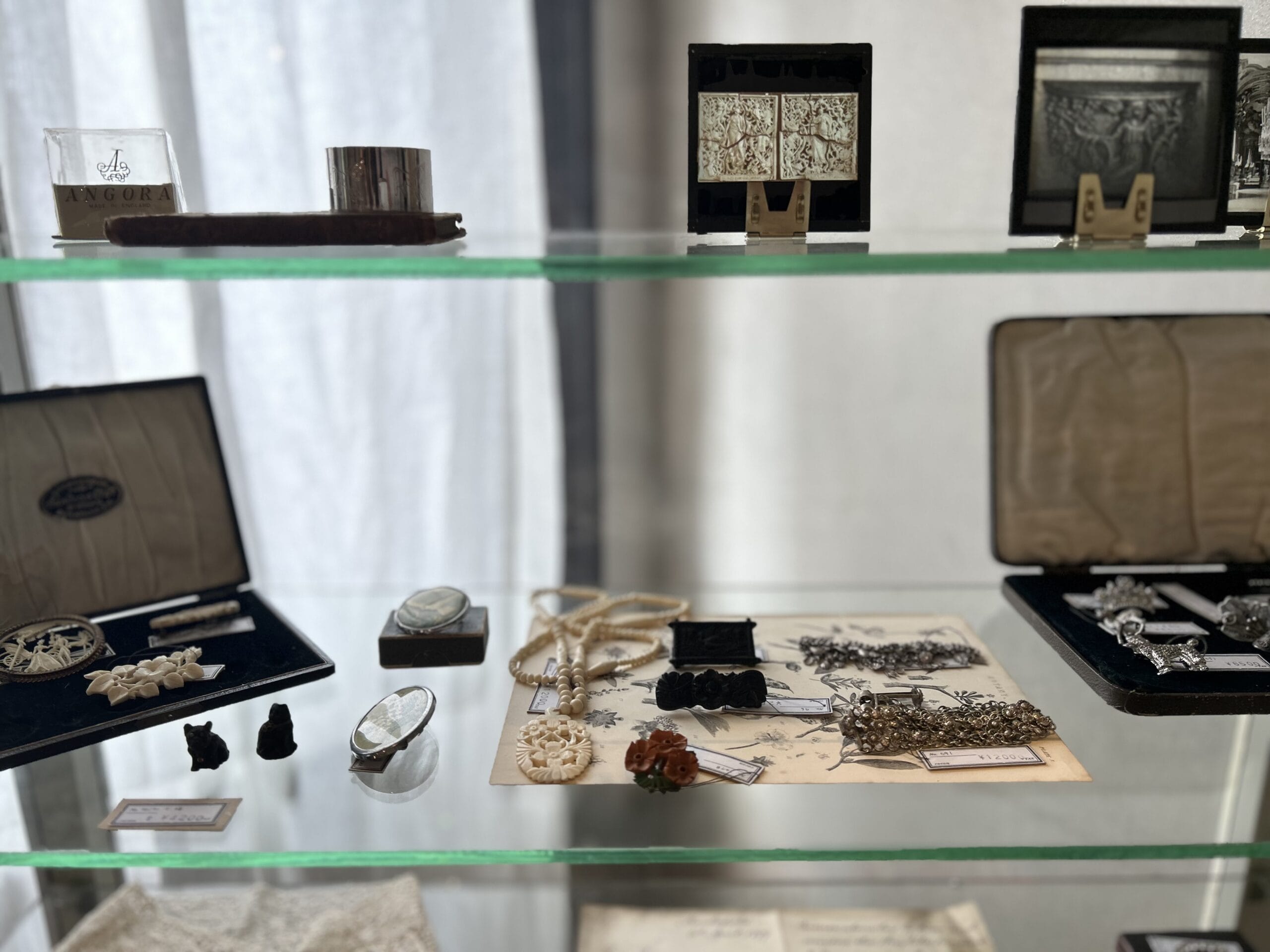 40代後半女性が欲しいアンティークブローチとペンダント