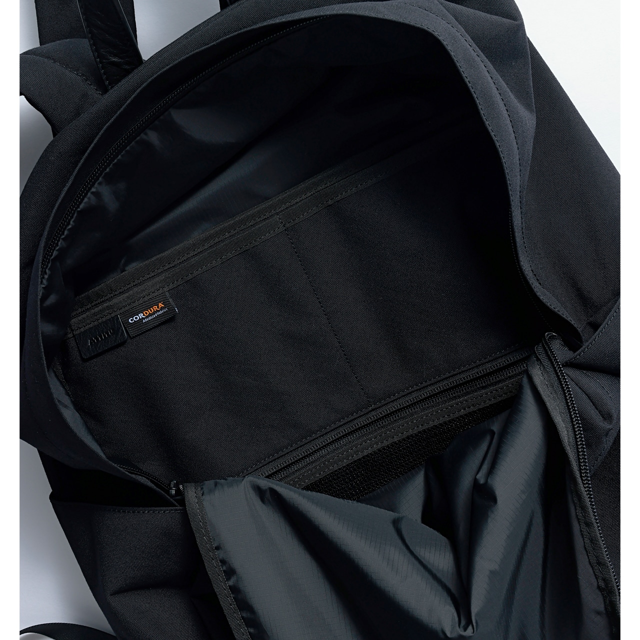 【ATTITU（アティテュ）】のリュックの中身