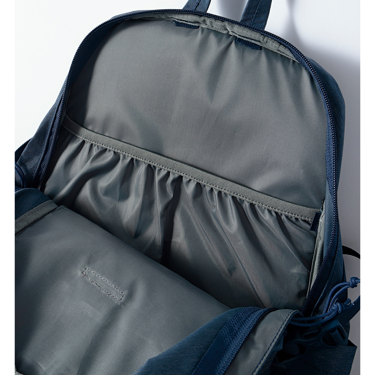 【MILLET（ミレー）】のリュックの中身