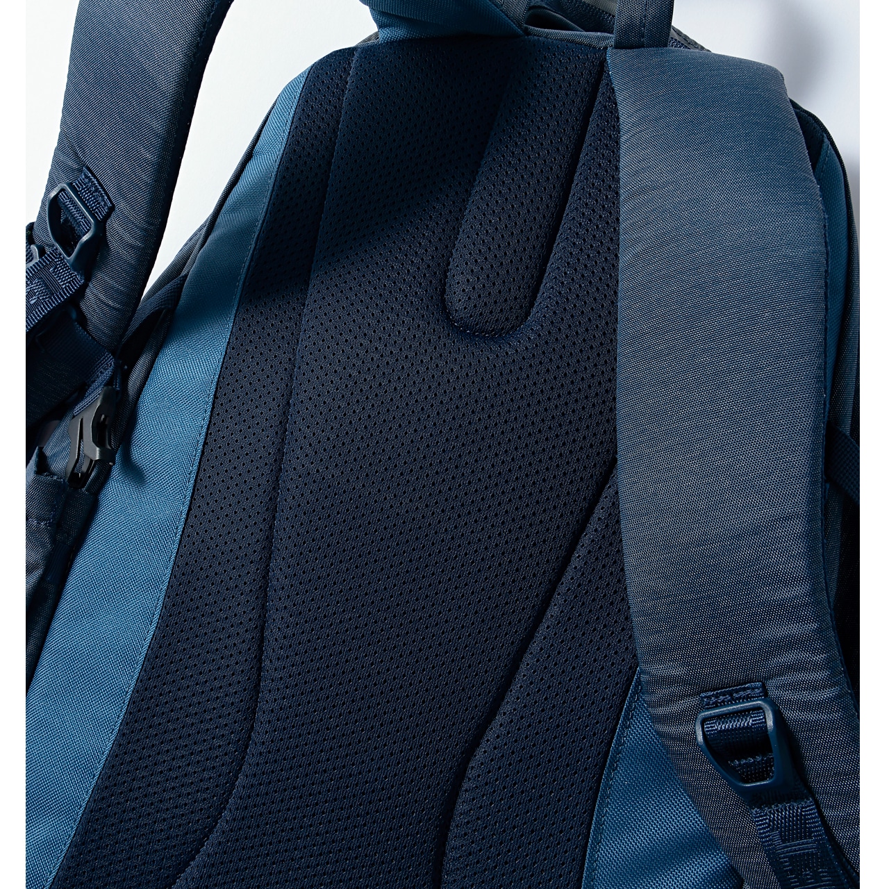 【MILLET（ミレー）】のリュックの中身