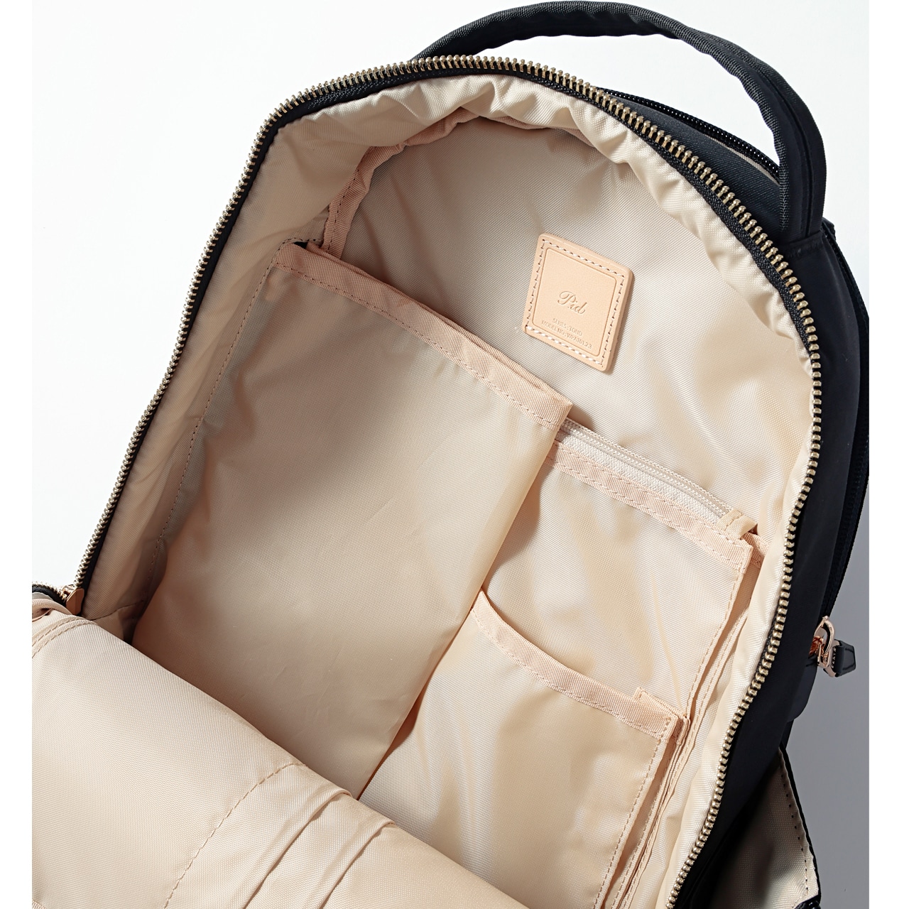 【P.i.d（ピーアイディー）】のリュックの中身