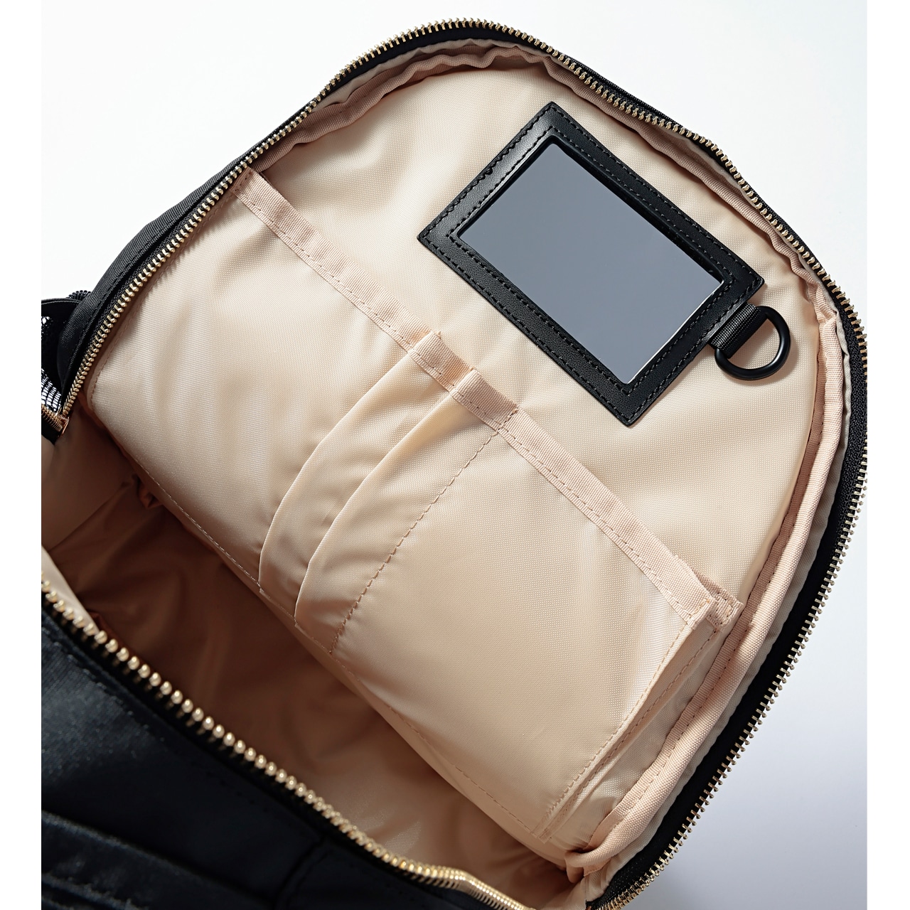 【P.i.d（ピーアイディー）】のリュックの中身