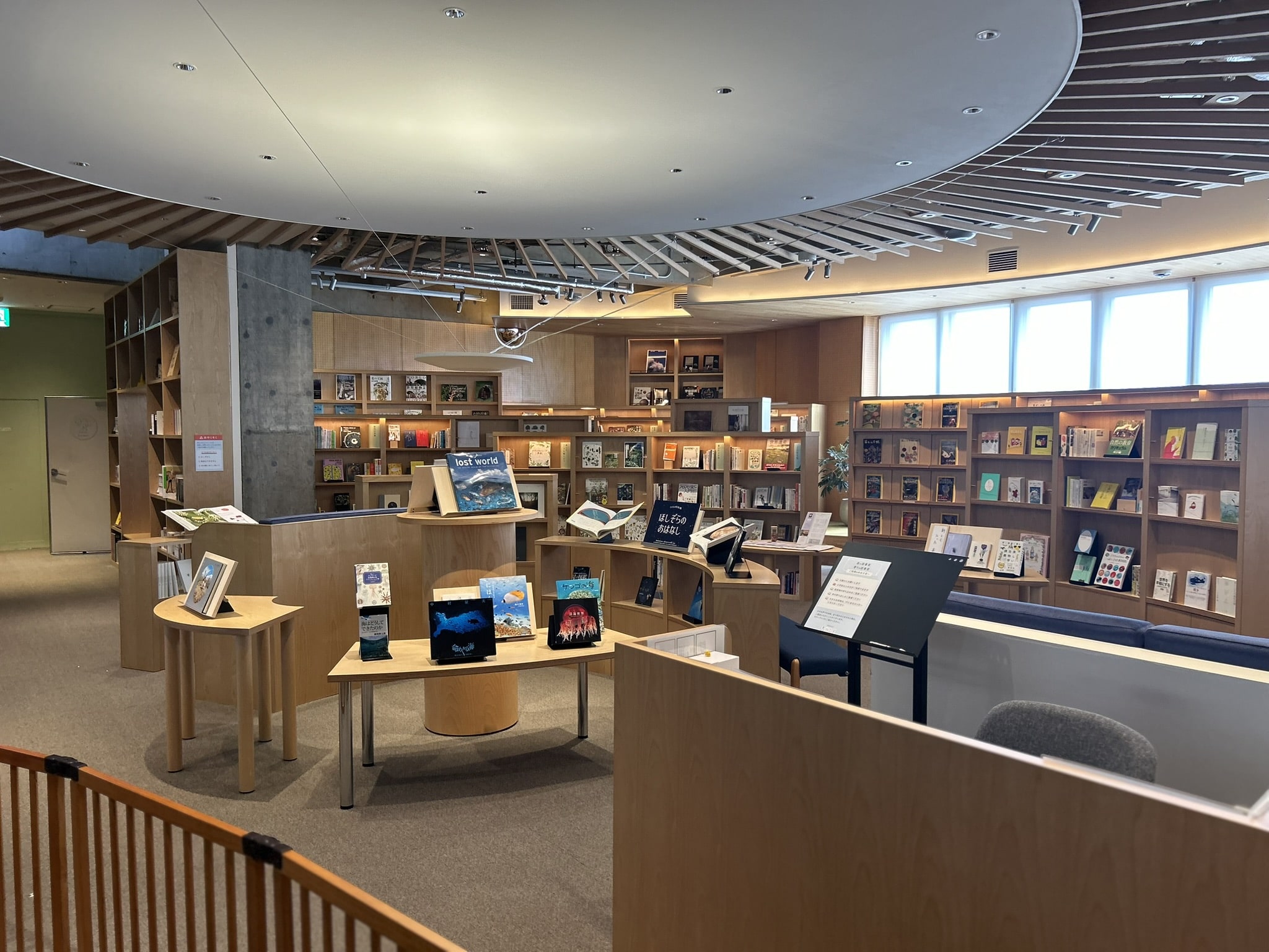 図書室　ナチュの森内